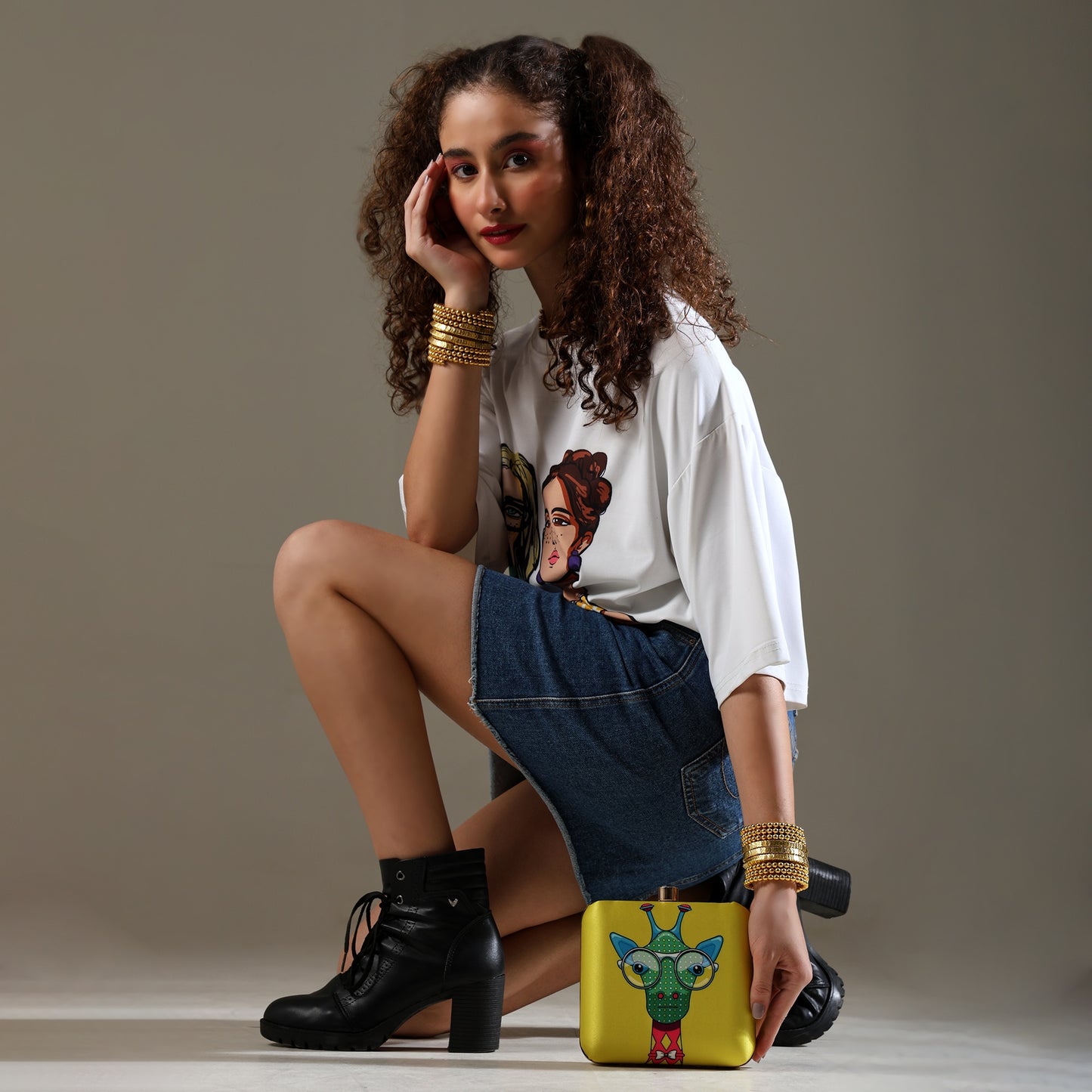 Hello Yellow – Funky Giraffe Pop Art Clutch for the Quirky You