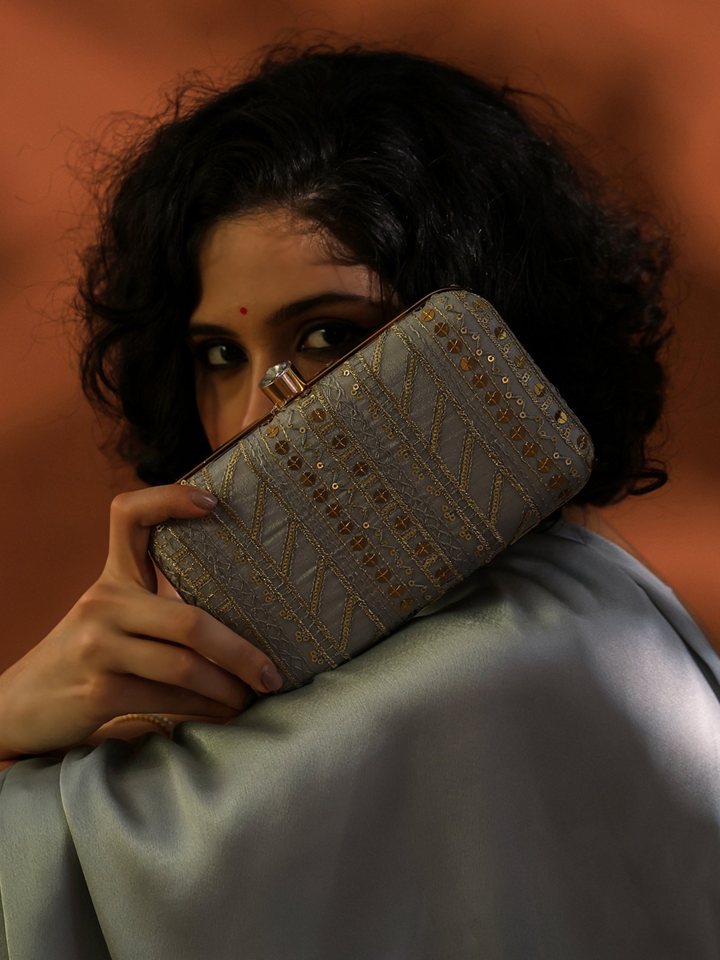 Sitara Clutch Elegant Embellished Evening Clutch with Detachable Chain
