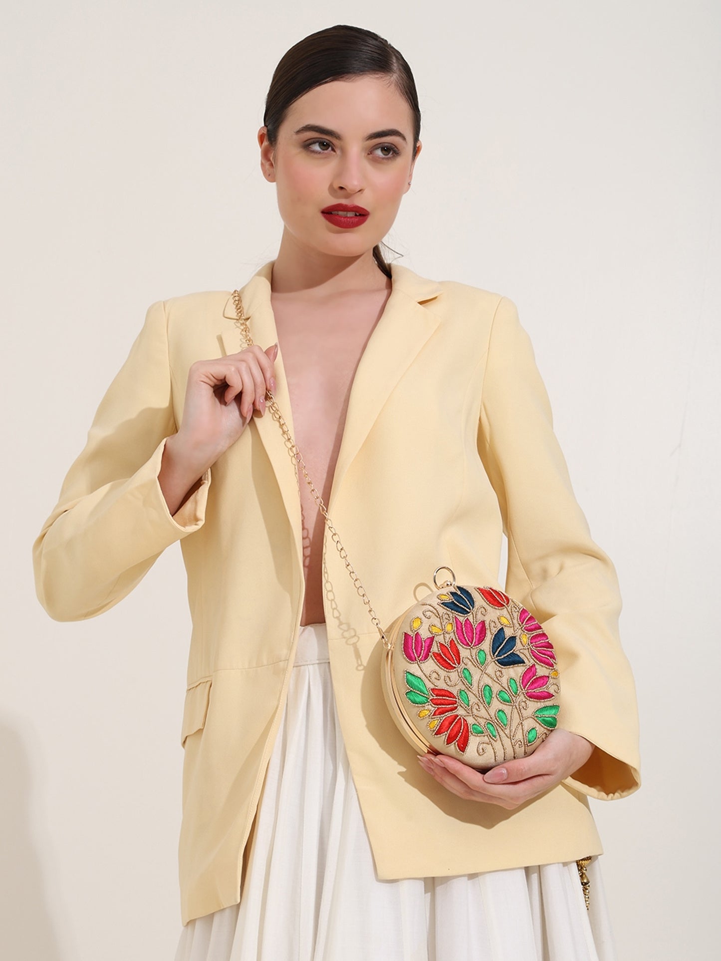 Flora Charm Clutch Purse for Women Floral Embroidered Evening Clutches Handbags Crossbody Bag for Wedding Round Purse Bag